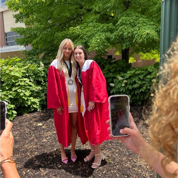 Profile Picture of Courtney Lesniewski (@clesniewski) on Poshmark