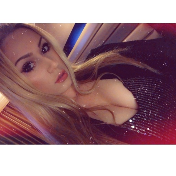 Haley Weissenfluh - Poshmark Profile Picture of Haley Weissenfluh (@haleyweissenflu) on Poshmark