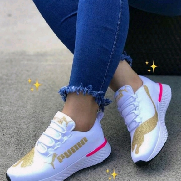 Profile Picture of Sonia Watters (@mslove298) on Poshmark