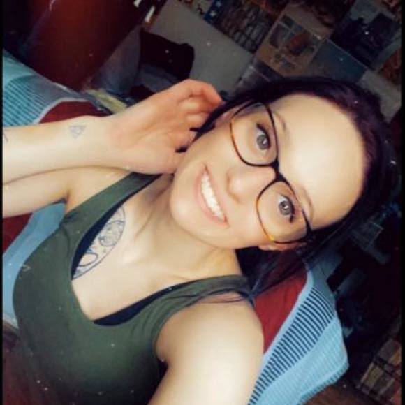 Profile Picture of Anna Atchley (@annaatchley4) on Poshmark