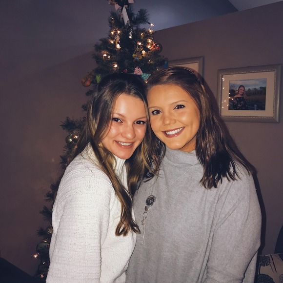 Profile Picture of Ashley Cassarino (@ashleycassarino) on Poshmark