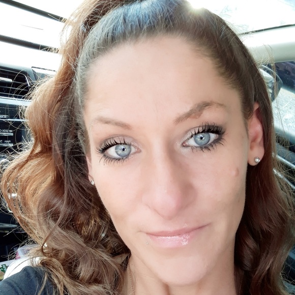 Profile Picture of Jennifer Unfried (@haidenbear) on Poshmark