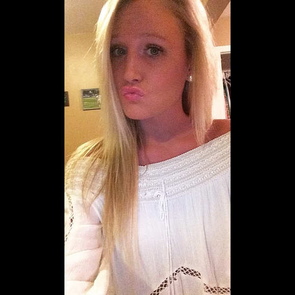 Profile Picture of Katelyn Harmon (@katelynharmon) on Poshmark