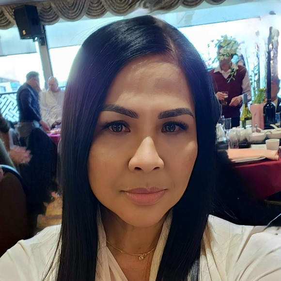 Vicky Pelingon - Poshmark Profile Picture of Vicky Pelingon (@minaveskasey) on Poshmark