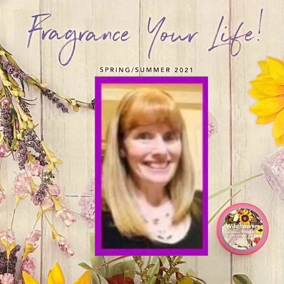 Profile Picture of Carrie Strawley (@teamstrawley6) on Poshmark