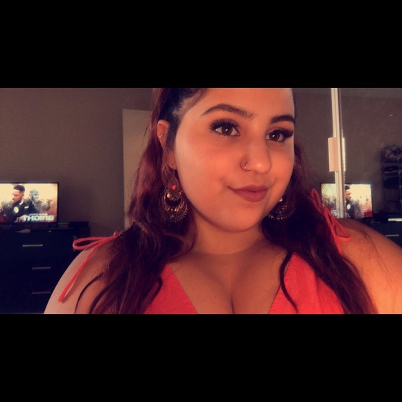 Profile Picture of Meagan Carpintero (@meagan_c99) on Poshmark