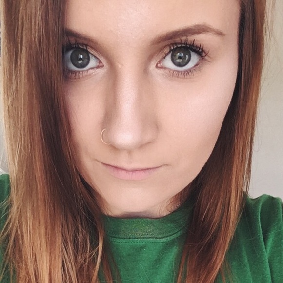 Profile Picture of Randie Lugenbeal (@randiee) on Poshmark