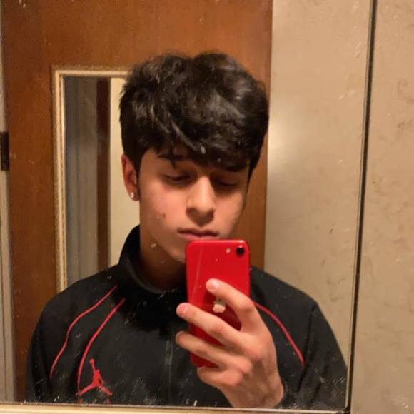 Profile Picture of Devin Rivera (@devinrivera118) on Poshmark