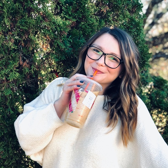 Profile Picture of Bethany Joannou (@bethanyj0913) on Poshmark