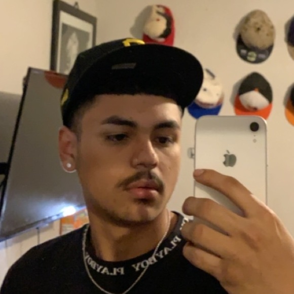 Profile Picture of Kevin Bernal (@kevinbernal625) on Poshmark