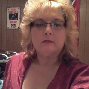 Profile Picture of Sandy Taylor (@SandyWolves) on Twitter