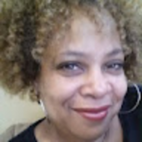 Profile Picture of Crystal Avent (@crystal_avent) on Poshmark