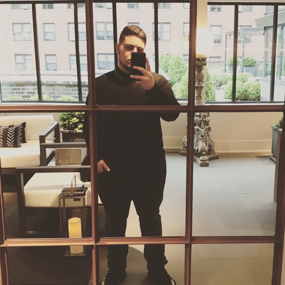 Profile Picture of Michael Mansour (@styledbyeikm) on Poshmark