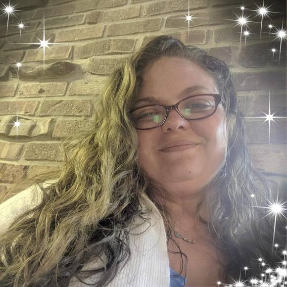 Profile Picture of Kimberly Ireland (@kim_jon_08) on Poshmark