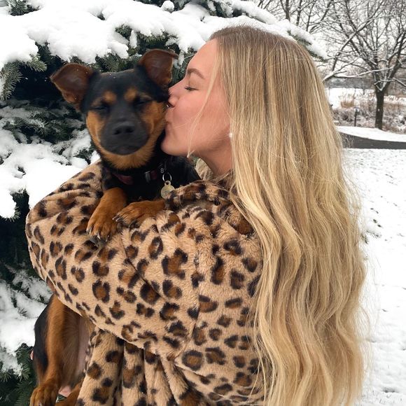 Profile Picture of Lindsay Michalkiewicz (@lindsaymic) on Poshmark