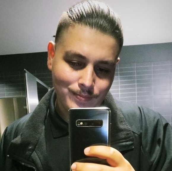 Profile Picture of Ray Muñoz (@rayyb24) on Poshmark