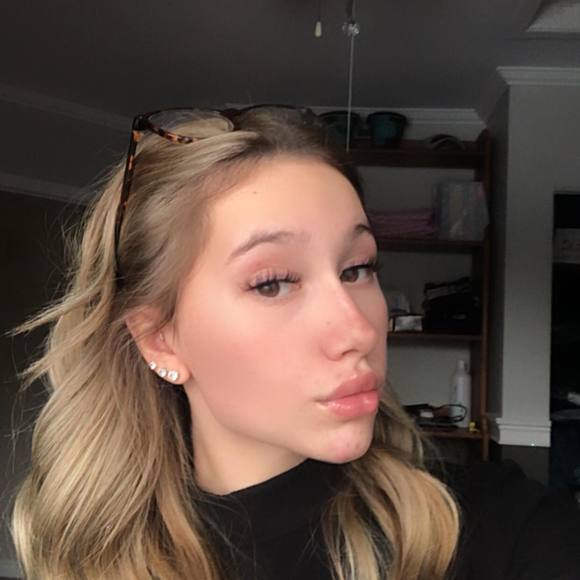 Profile Picture of Éliana Trempe (@elianatrempe09) on Poshmark