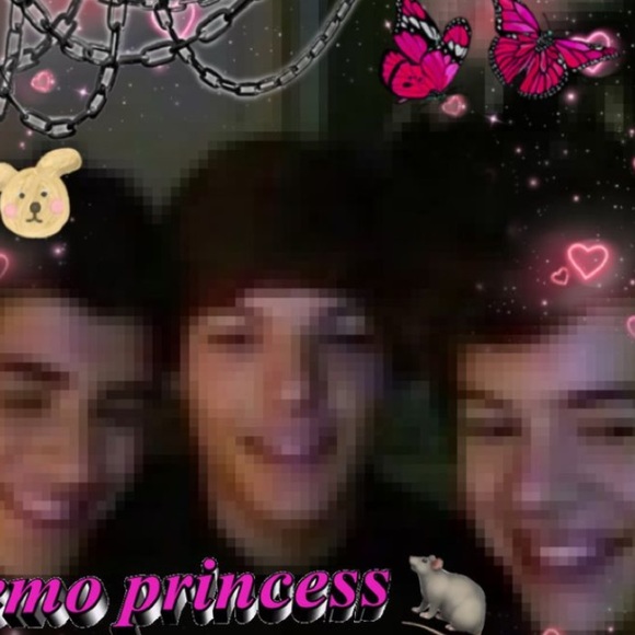 Profile Picture of Mariah Fonseca (@mariahfonseca) on Poshmark