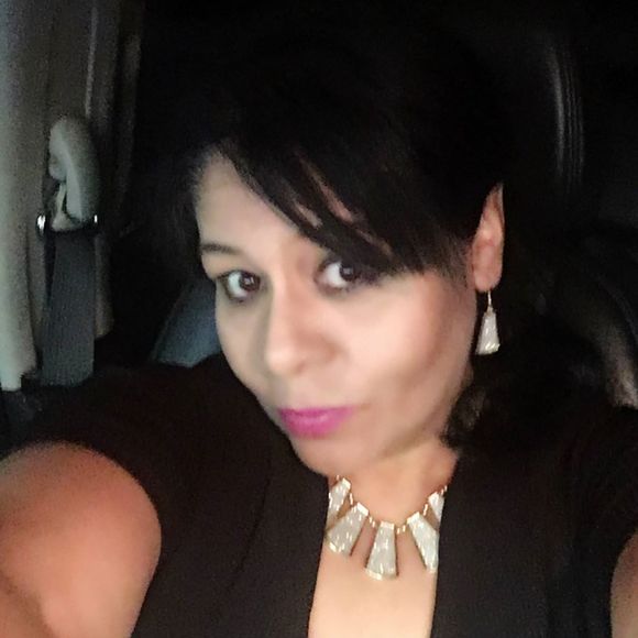 Profile Photo of Angie Peralta (@aperalta0605) on Poshmark