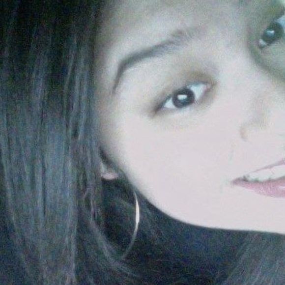 Profile Picture of Victoria Espitia (@vnespitia) on Poshmark