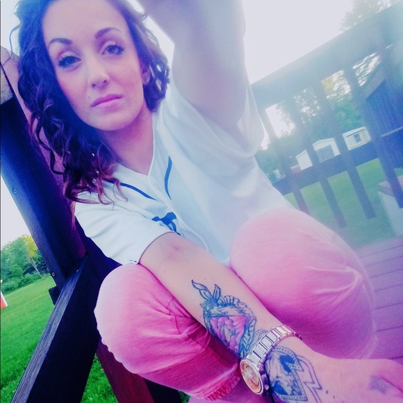 Profile Picture of Britt Layport (@brittmarie1219) on Poshmark