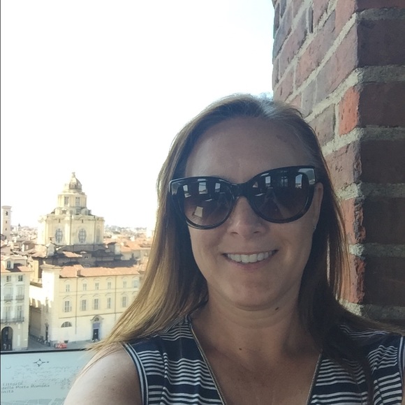 Profile Picture of Heather Cator (@hcator) on Poshmark