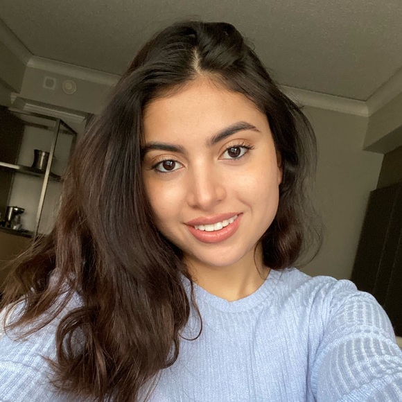 Profile Picture of Catherine Gonzalez (@catherinegnzlz) on Poshmark