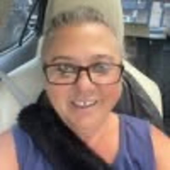 Profile Picture of Cindy Colvin (@cindykay65) on Poshmark