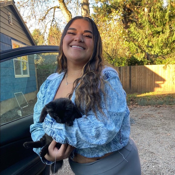 Profile Picture of Moani Kanahele (@moani25) on Poshmark