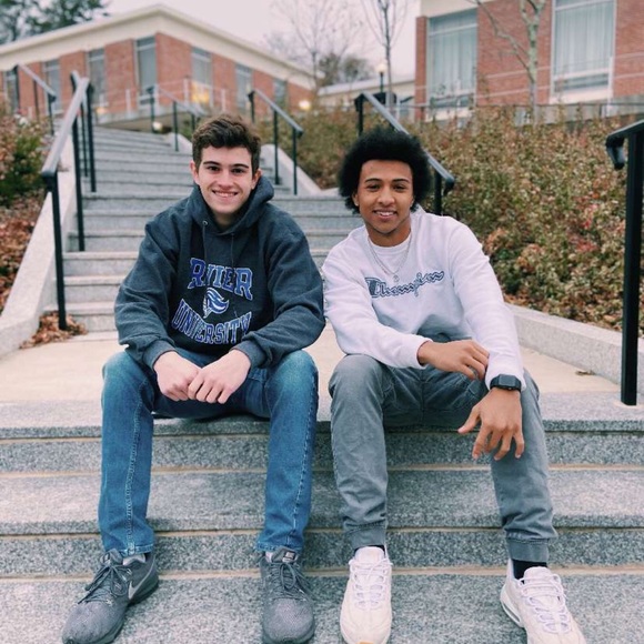 Profile Picture of Alex Currie (@alexcurrie153) on Poshmark