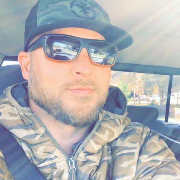 Profile Picture of Jeremy Grey (@jeremygrey) on Poshmark