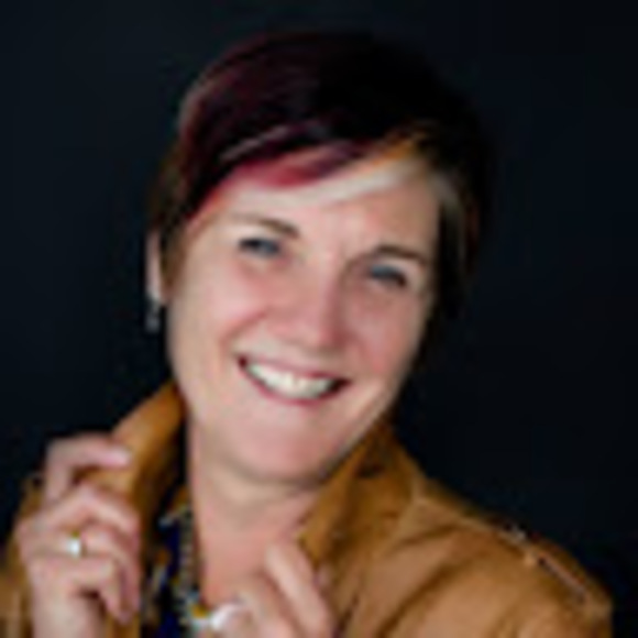 Profile Picture of Julie Fugenschuh (@juliefugenschuh) on Poshmark