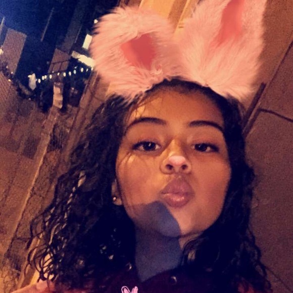 Profile Picture of Lizbeth Barrera (@lizbethqueeen98) on Poshmark