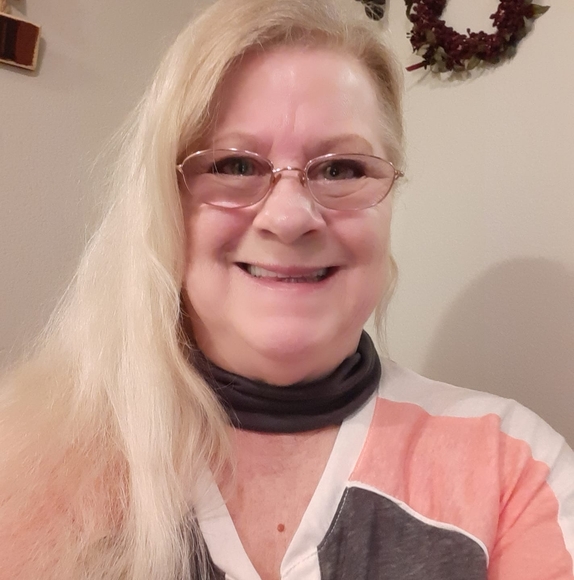 Profile Picture of Robin Curtis (@robincurtis78) on Poshmark