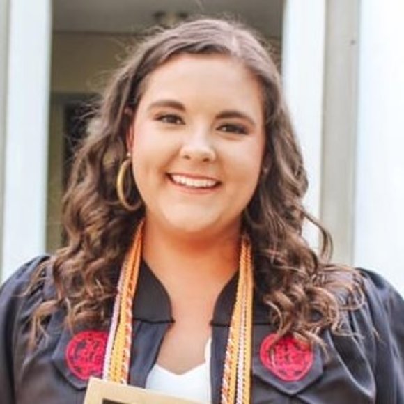 Profile Picture of Carrie Albion (@cealbion) on Poshmark