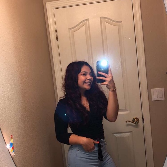 Profile Picture of Maria Sanders (@sandersm19) on Poshmark