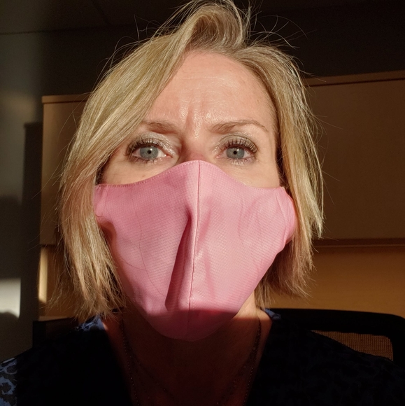 Profile Picture of Dee Biunno (@dee_biunno) on Poshmark