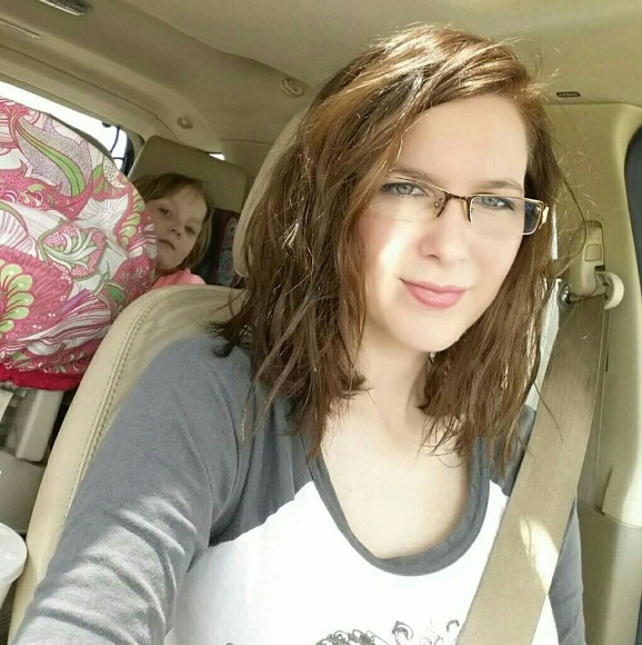 Profile Picture of Amanda Strawderman (@mrsboatjumper) on Poshmark