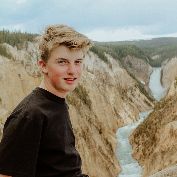 Profile Picture of James Howell (@jamesrhowell) on Poshmark