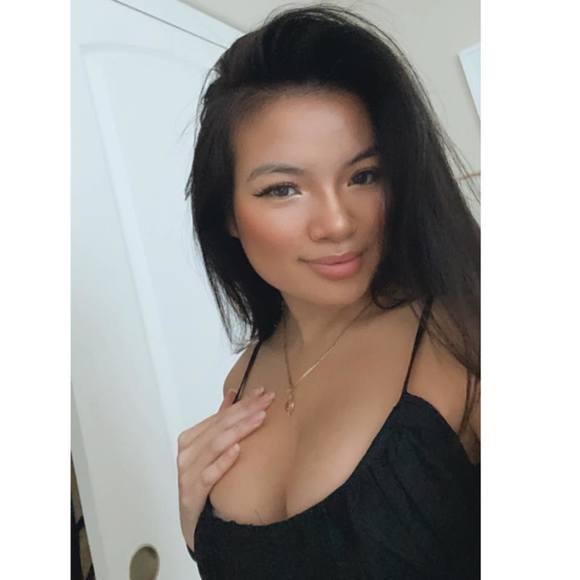 Profile Picture of Thu nhan Ho (@thu_nhan3) on Poshmark