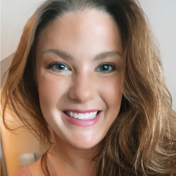 Profile Picture of Melissa Nehls (@melissanehls) on Poshmark
