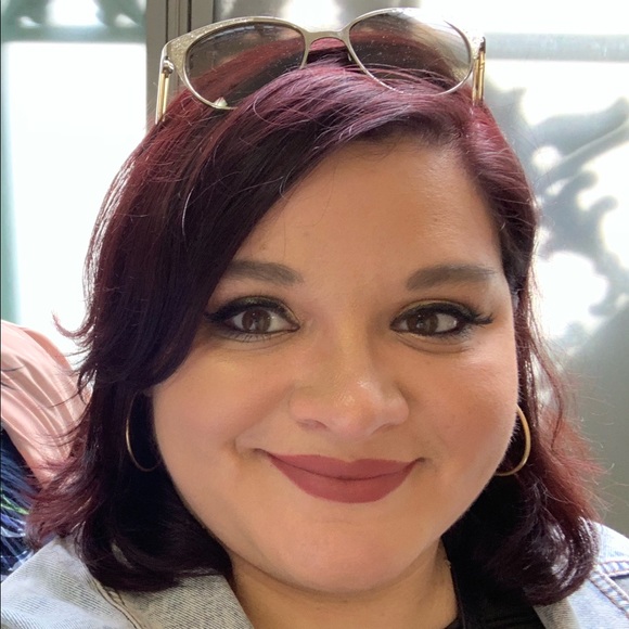 Profile Picture of Ashley Siraco (@spoonfulofsuga) on Poshmark