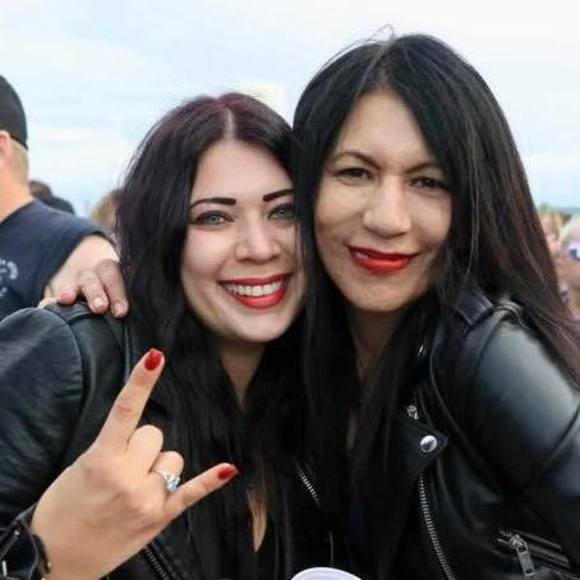 Profile Picture of Robin Strande (@rstrande) on Poshmark