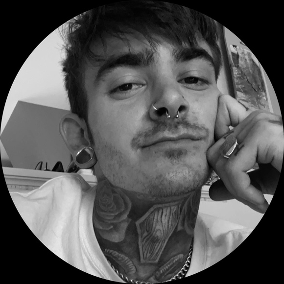 Profile Picture of Paul Dennis (@deadbeatdennis) on Poshmark