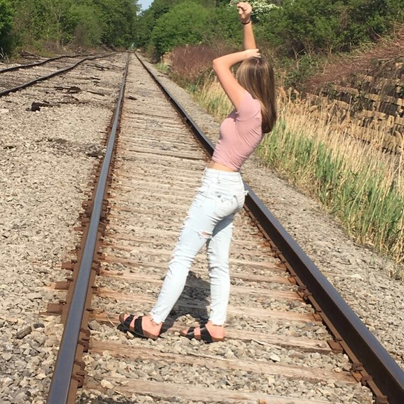 Profile Picture of Chloe Beyette (@chloebeyette10) on Poshmark