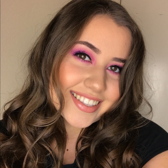 Profile Picture of Jordan Minera (@jordannicholee1) on Poshmark