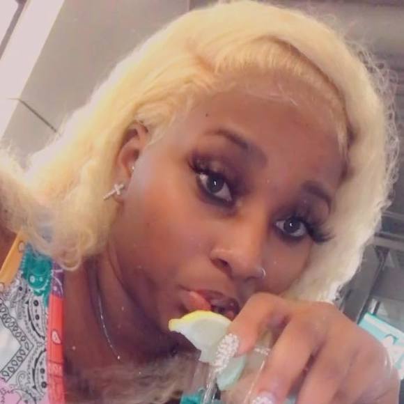 Profile Picture of Ann marie Everett (@takeishawalls) on Poshmark