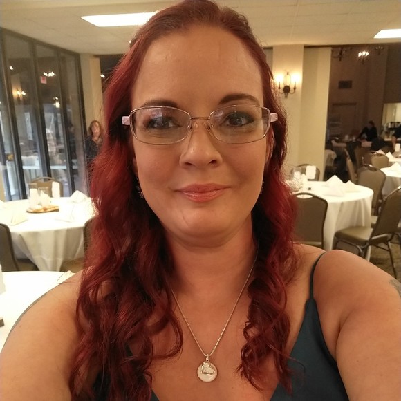 Profile Picture of Stephanie Baver (@stefib333) on Poshmark