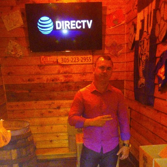 Profile Picture of Luis Morejon (@luisemorejon28) on Poshmark