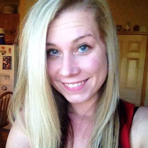 Ashley Cybulski - Poshmark Profile Picture of Ashley Cybulski (@ajcybulski) on Poshmark